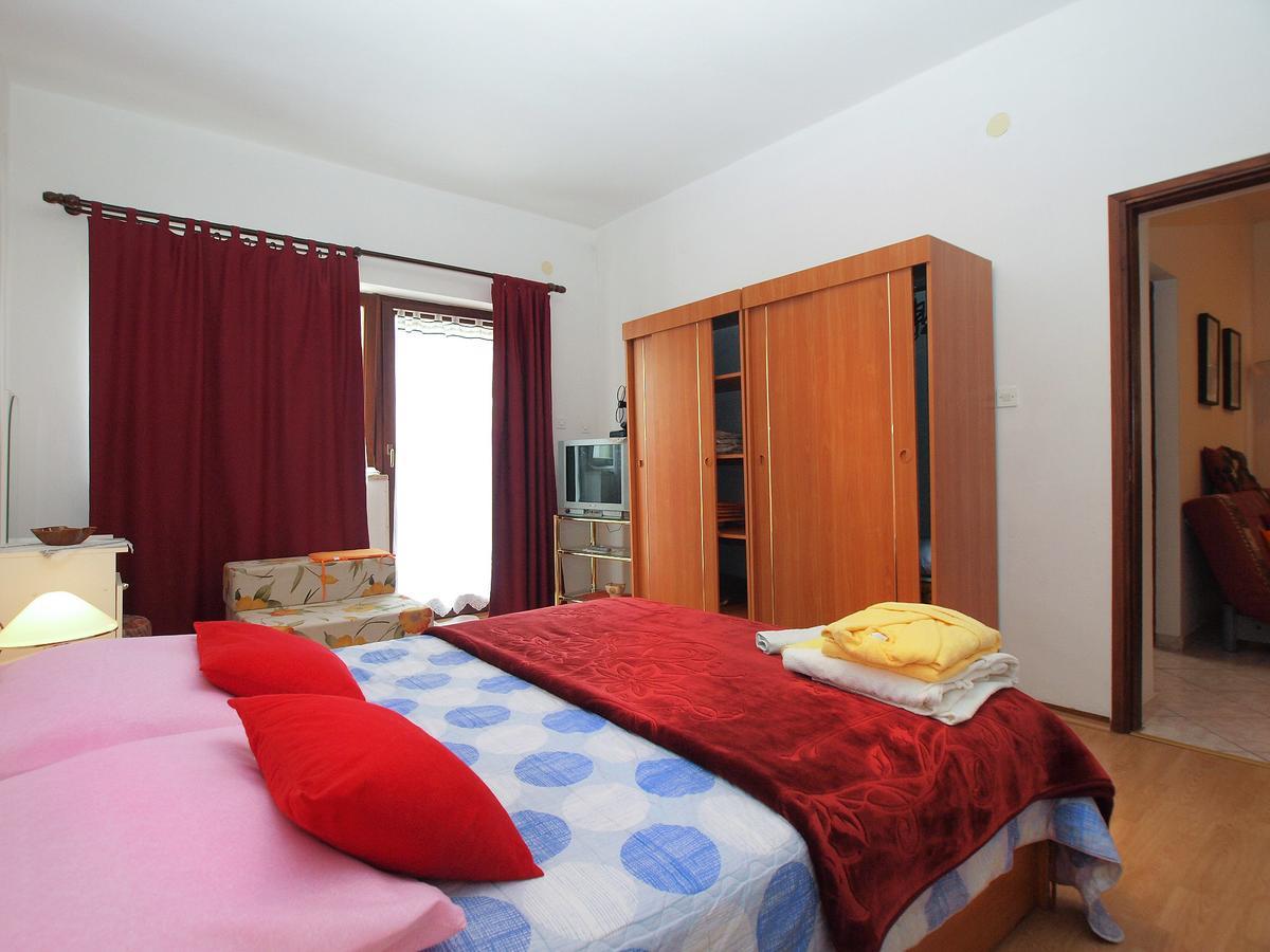 Apartment Vladimira 1569 Pola Esterno foto